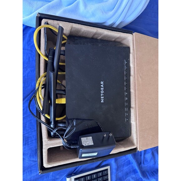 Netgear Nighthawk R6700 Smart Wi-Fi Wireless Gigabit Router - Picture 1 of 5